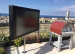 ⁦חיפוי טלוויזיה חיצוני אלומיניום על עמוד נירוסטה⁩ – תמונה ⁦2⁩