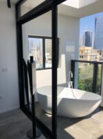 ⁦עמוד שחור לטלוויזיה + מדף⁩ – תמונה ⁦6⁩